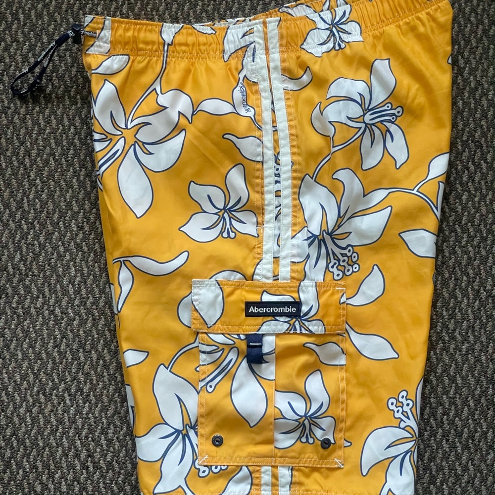 Abercrombie & Fitch Men's Yellow Floral Swim Board Shorts